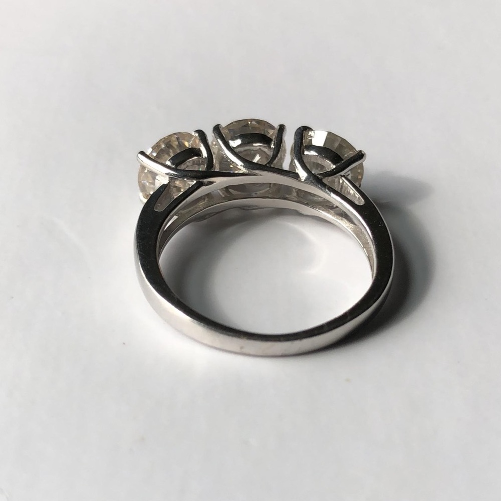 3Ct Round Cut Moissanite Engagement/Promise Ring! - Picture 3 of 6